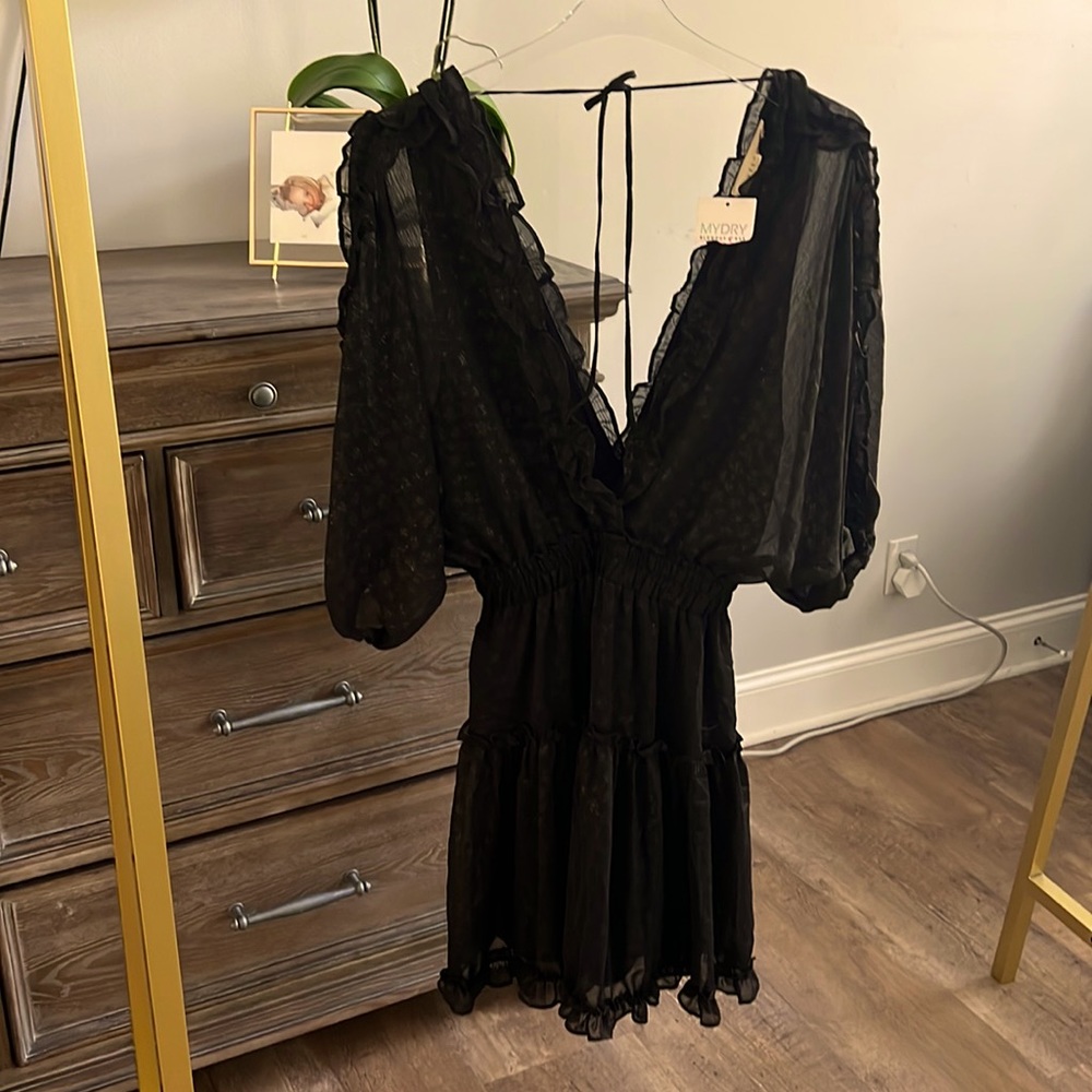 NEW w tags | Black dress w gold specs | size Small
